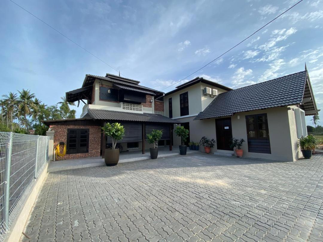 Nalayan Villa カンポン・クアラ・ベシュット エクステリア 写真